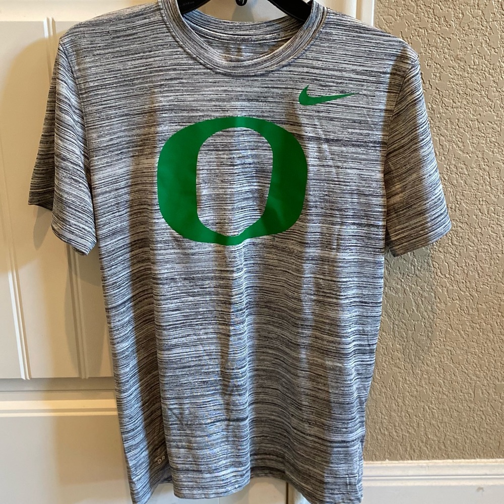 Nike Oregon University shirt